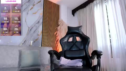 Snapshot of juliensaint_ chatting on 10.17.25 Julien online show from 10.17.25