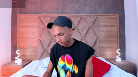 Snapshot of juliensaint_ chatting on 10.20.25 Julien online show from 10.20.25