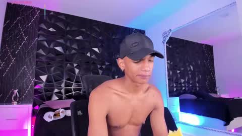 Snapshot of juliensaint_ chatting on 10.25.25 Julien online show from 10.25.25