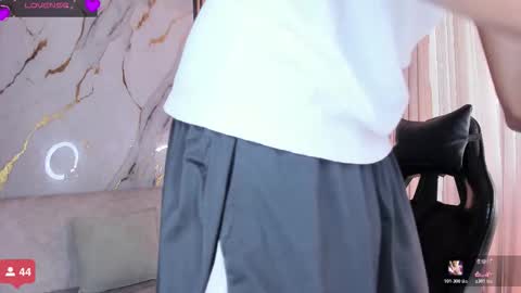 Snapshot of juliensaint_ chatting on 10.29.25 Julien online show from 10.29.25