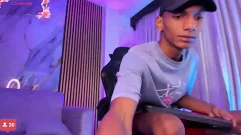 Snapshot of juliensaint_ chatting on 11.03.25 Julien online show from 11.03.25