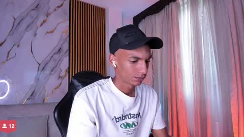 Snapshot of juliensaint_ chatting on 11.07.25 Julien online show from 11.07.25