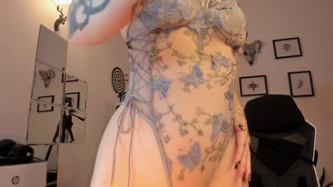 juliet_sourire online show from 01.23.25