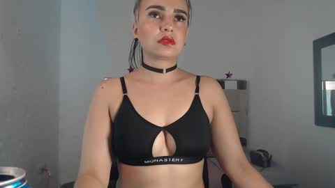 julieta__fox_ online show from 01.17.25