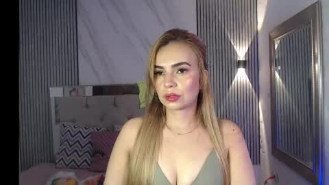 julieta__fox_ online show from 10.19.25