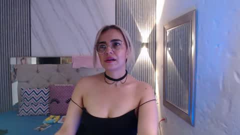julieta__fox_ online show from 04.20.26