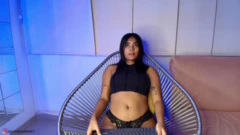 Juli online show from 01.04.25