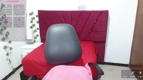 Snapshot of julieta_curvy69 chatting on 09.19.25 julieta_curvy69 online show from 09.19.25