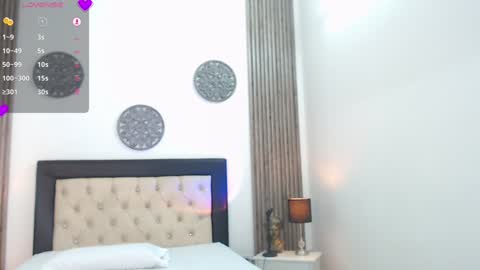 Snapshot of julieta_de_los_angeles chatting on 12.19.24 Julieta online show from 12.19.24