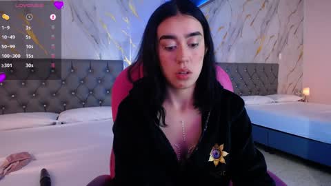 Snapshot of julieta_de_los_angeles chatting on 01.17.25 Julieta online show from 01.17.25