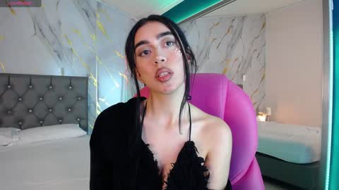 Snapshot of julieta_de_los_angeles chatting on 01.22.25 Julieta online show from 01.22.25