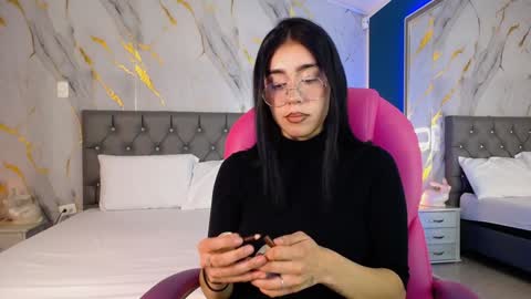 Snapshot of julieta_de_los_angeles chatting on 02.04.25 Julieta online show from 02.04.25