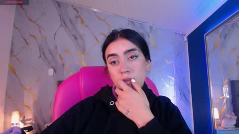 Snapshot of julieta_de_los_angeles chatting on 02.05.25 Julieta online show from 02.05.25