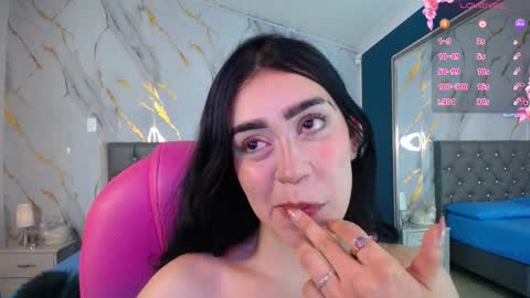 Snapshot of julieta_de_los_angeles chatting on 02.18.25 Julieta online show from 02.18.25