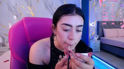Snapshot of julieta_de_los_angeles chatting on 02.20.25 Julieta online show from 02.20.25