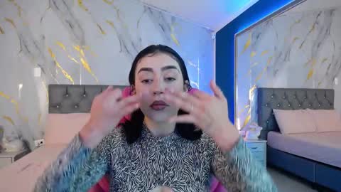 Snapshot of julieta_de_los_angeles chatting on 02.21.25 Julieta online show from 02.21.25
