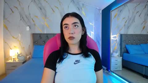 Snapshot of julieta_de_los_angeles chatting on 03.10.25 Julieta online show from 03.10.25