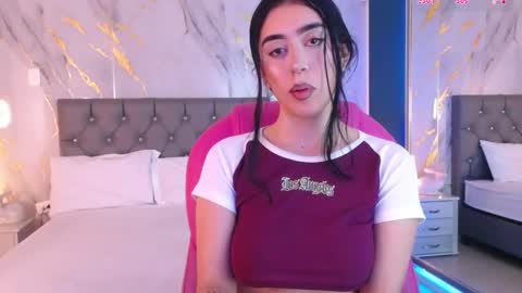 Snapshot of julieta_de_los_angeles chatting on 03.11.25 Julieta online show from 03.11.25