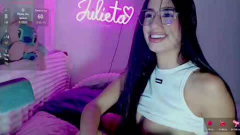 Snapshot of julieta_duke chatting on 10.25.25 Julieta Duke online show from 10.25.25