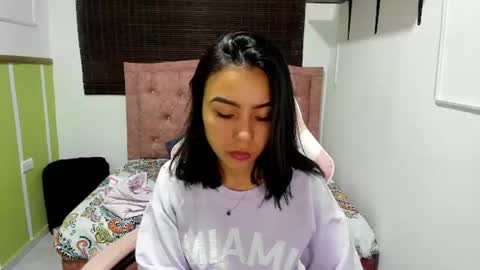 Snapshot of julieta_fn chatting on 06.25.26 julieta_fn online show from 06.25.26