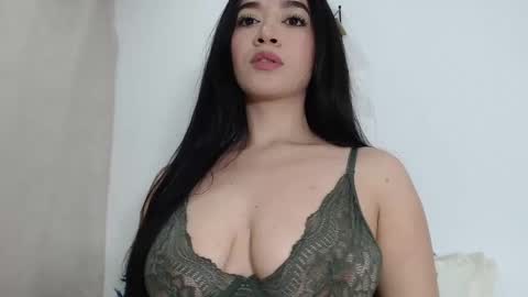 Snapshot of julieta_g chatting on 01.21.25 julieta_g online show from 01.21.25