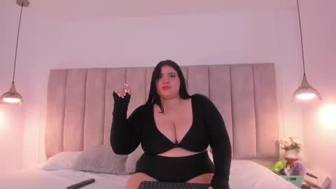 Snapshot of julieta_jane_ chatting on 10.13.25 Julieta online show from 10.13.25