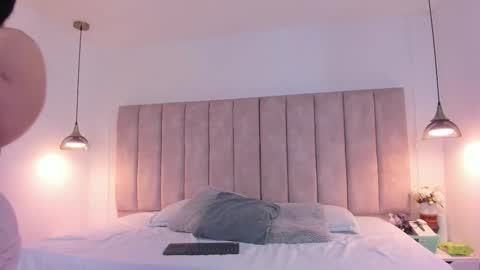 Snapshot of julieta_jane_ chatting on 10.15.25 Julieta online show from 10.15.25