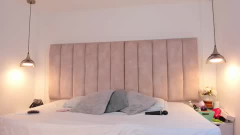 Snapshot of julieta_jane_ chatting on 11.11.25 Julieta online show from 11.11.25