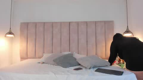 Snapshot of julieta_jane_ chatting on 11.12.25 Julieta online show from 11.12.25