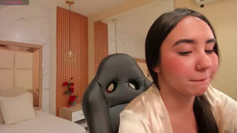 Snapshot of julieta_rose__ chatting on 10.11.25 online show from 10.11.25