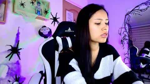 Snapshot of julietaa1_ chatting on 10.26.25 juli online show from 10.26.25