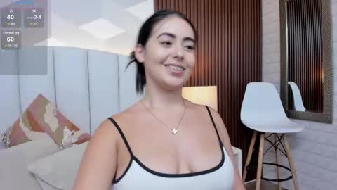 Snapshot of julietasantos__ chatting on 11.12.25 Julieta Santos online show from 11.12.25