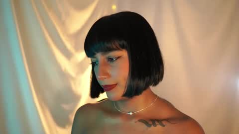 Snapshot of julietawinona chatting on 10.25.25 julietawinona online show from 10.25.25