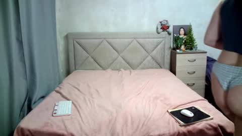 Snapshot of julietkalen chatting on 12.20.24 Julietkitty online show from 12.20.24