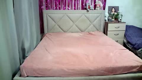 Snapshot of julietkalen chatting on 03.11.25 Julietkitty online show from 03.11.25