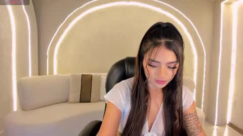 Snapshot of juliettemoreaux chatting on 06.14.26 Juliette Moreau online show from 06.14.26
