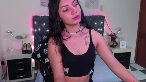 Snapshot of juliieth_miller chatting on 12.20.24 Juliieth Miller online show from 12.20.24