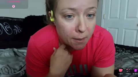 Snapshot of julimonroe chatting on 09.17.25 Juli Monroe online show from 09.17.25