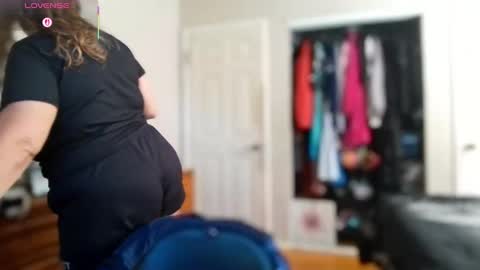 Snapshot of julimonroe chatting on 09.18.25 Juli Monroe online show from 09.18.25