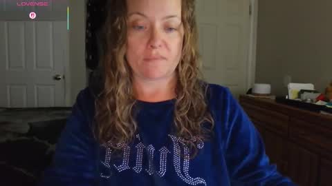 Snapshot of julimonroe chatting on 09.30.25 Juli Monroe online show from 09.30.25