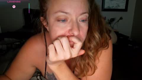 Snapshot of julimonroe chatting on 10.07.25 Juli Monroe online show from 10.07.25