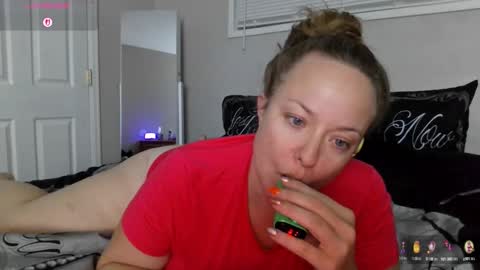 Snapshot of julimonroe chatting on 10.14.25 Juli Monroe online show from 10.14.25