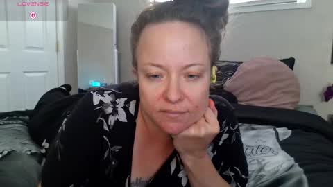 Snapshot of julimonroe chatting on 10.19.25 Juli Monroe online show from 10.19.25