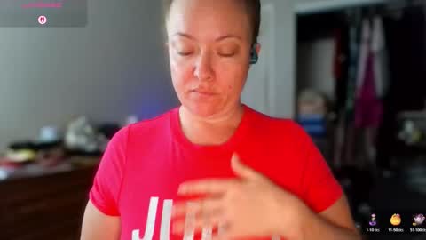 Snapshot of julimonroe chatting on 11.03.25 Juli Monroe online show from 11.03.25