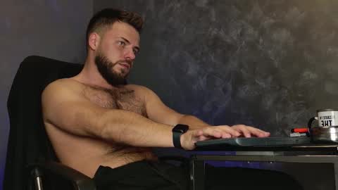 JULiUS   online show from 12.04.25