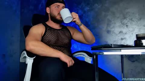 JULiUS   online show from 02.02.26