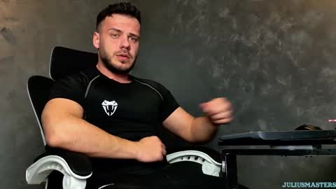 JULiUS   online show from 03.04.26