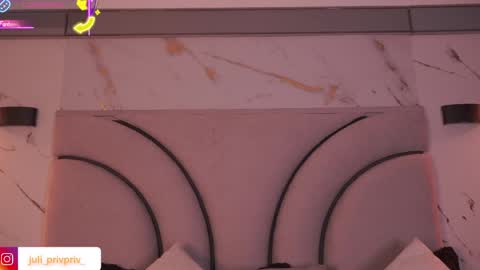 jullianapriv_ online show from 04.01.26