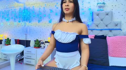 Snapshot of jullietareyes chatting on 12.28.24 Julieta Reyes online show from 12.28.24