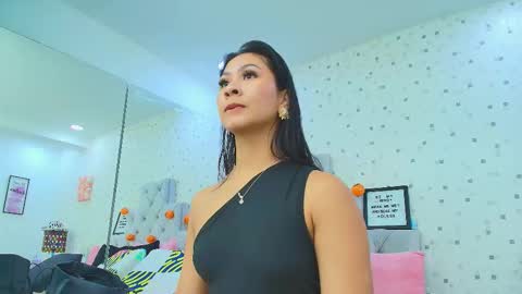 Snapshot of jullietareyes chatting on 10.11.25 Julieta Reyes online show from 10.11.25